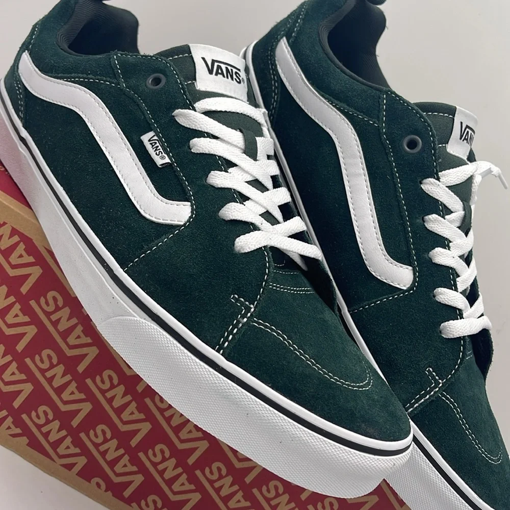 Vans Men’s Filmore Suede Scarab/White
VN000CSUDDF
Sneakerss - Picture 6 of 16